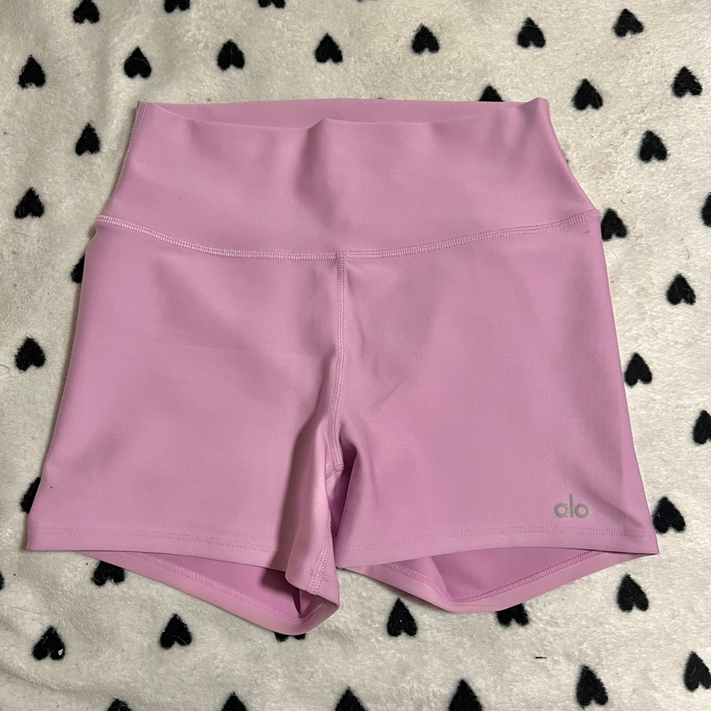 Alo Yoga airlift shorts 3 in - pink lavender